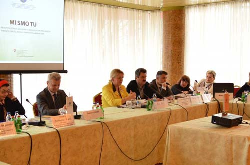 ROUND TABLE 